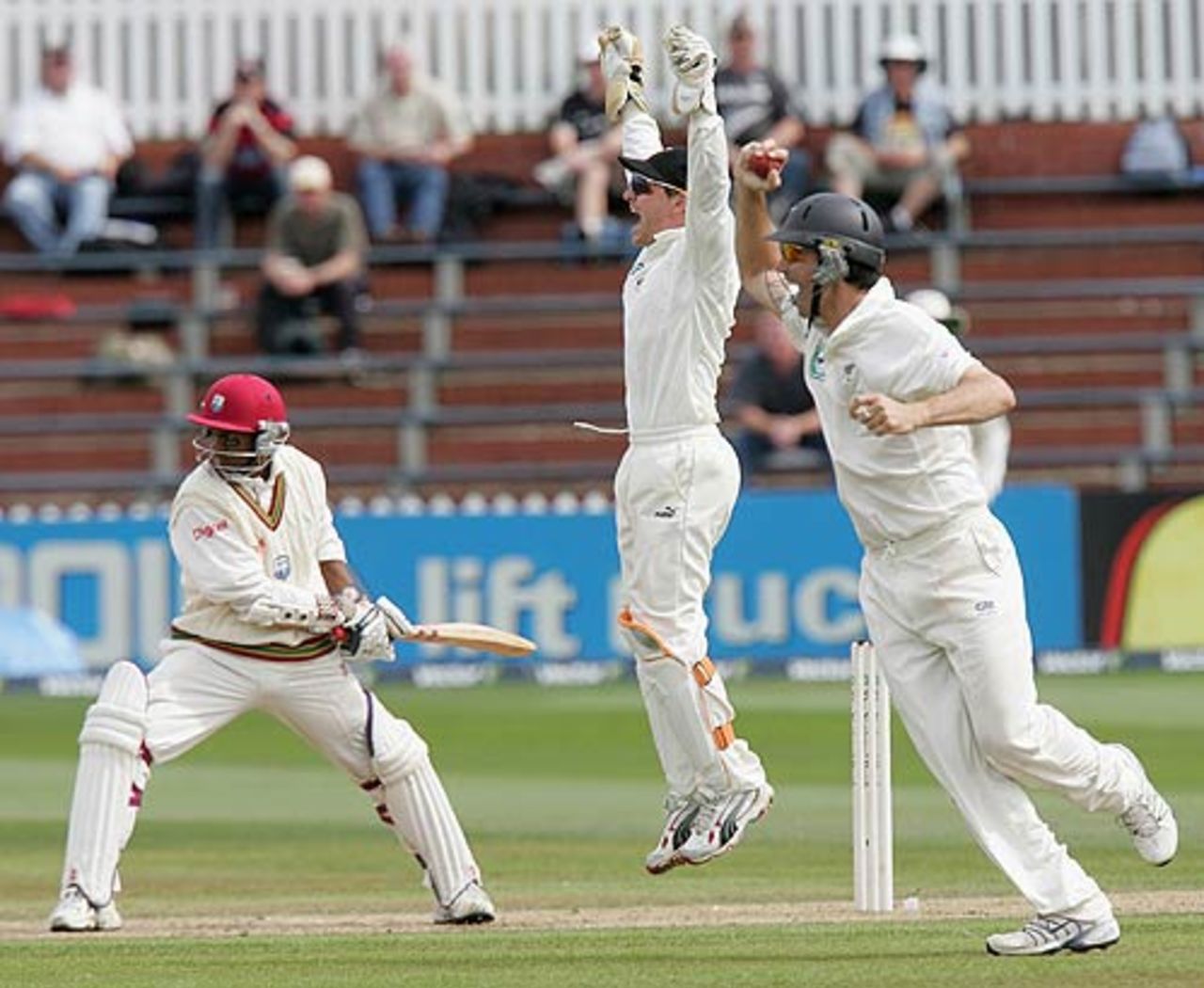 Stephen Fleming catches Shivnarine Chanderpaul, New Zealand v West Indies, 2nd Test, Wellington, 4th day, March 20, 2006
