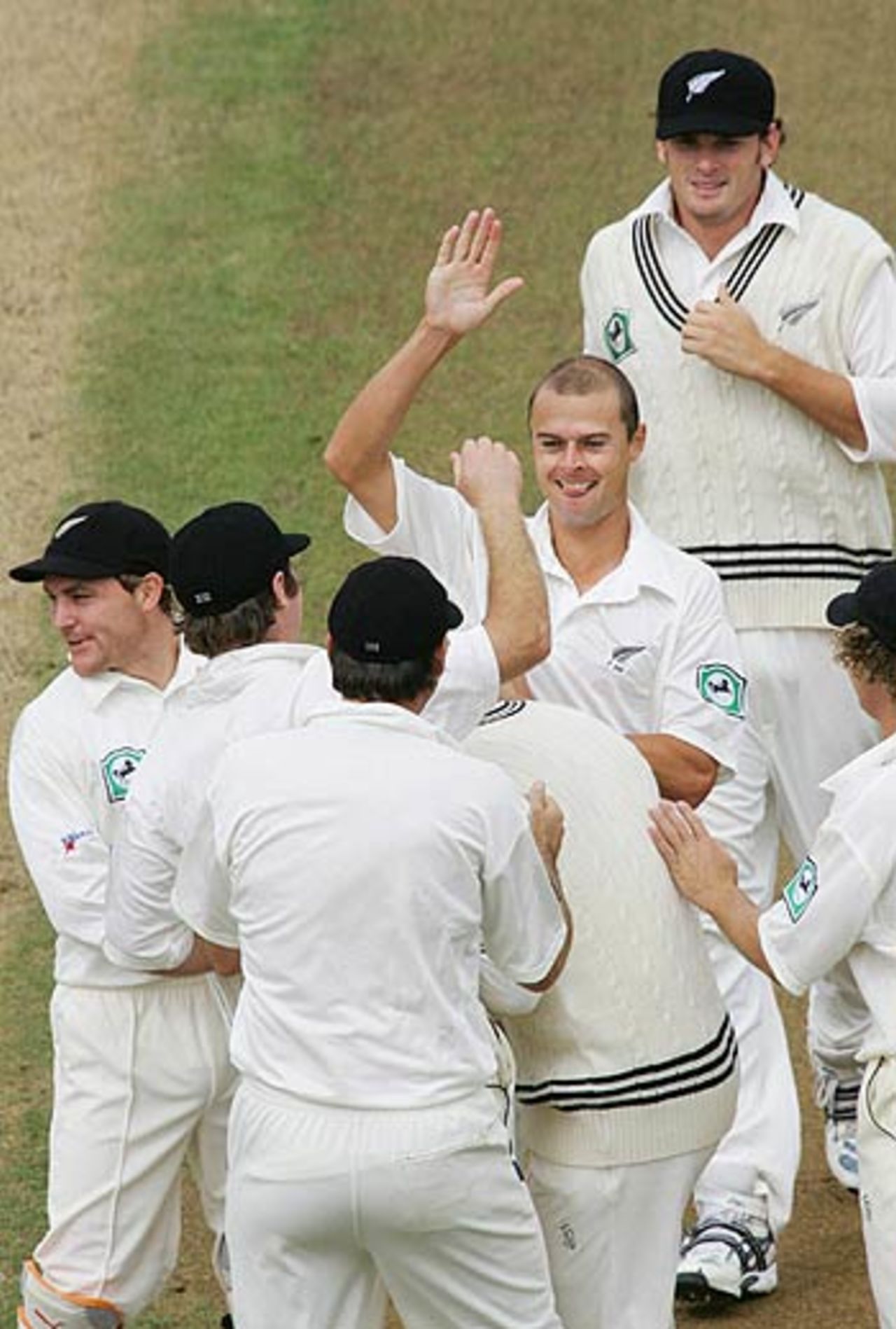 New Zealand celebrate Dwayne Bravo's wicket, New Zealand v West Indies, 2nd Test, Wellington, 4th day, March 20, 2006