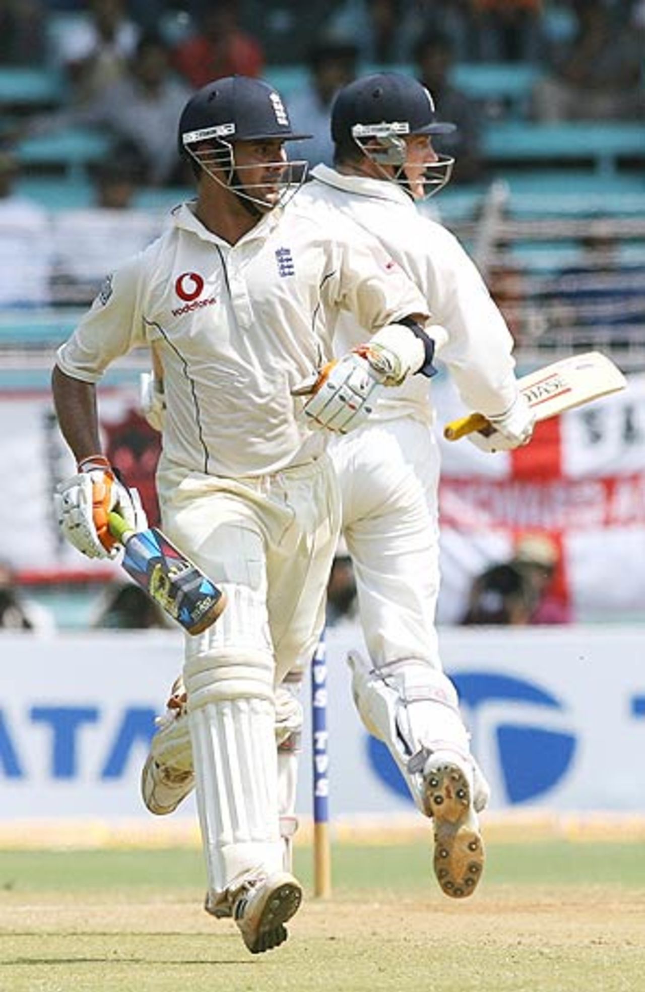 Owais Shah and Shaun Udal steal a single, India v England, 3rd Test, Mumbai, 4th day, March 21 2006