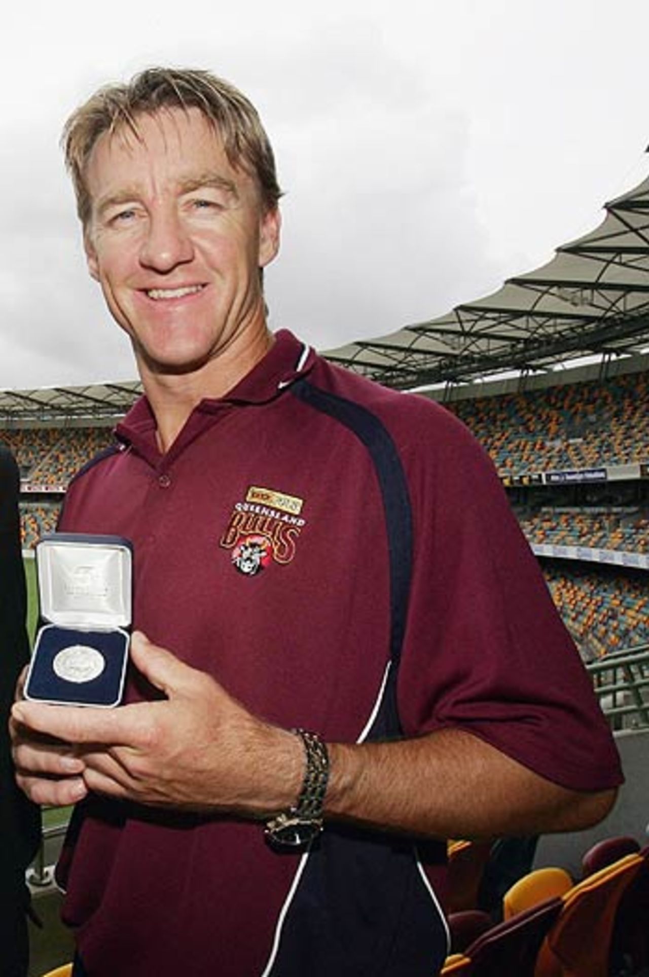 Andy Bichel poses with the Pura Cup Player of the Year award, State Cricket Awards, Woolloongabba, Brisbane, March 22 2006
