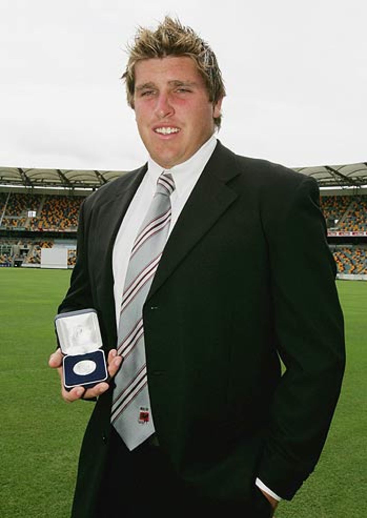 Mark Cosgrove with the ING Cup Player of the Year award,  State Cricket Awards, Woolloongabba, Brisbane, March 22 2006