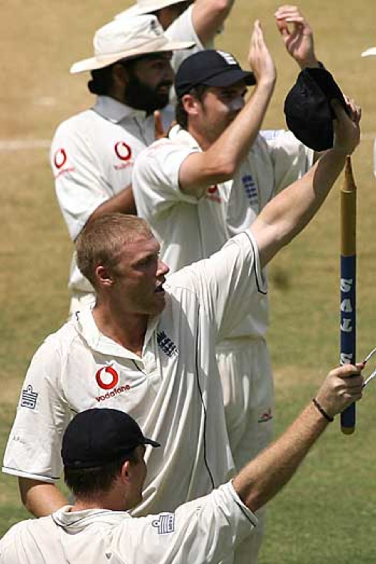 Andrew Flintoff leads the cheers, India v England, 3rd Test, Mumbai, March 22, 2006