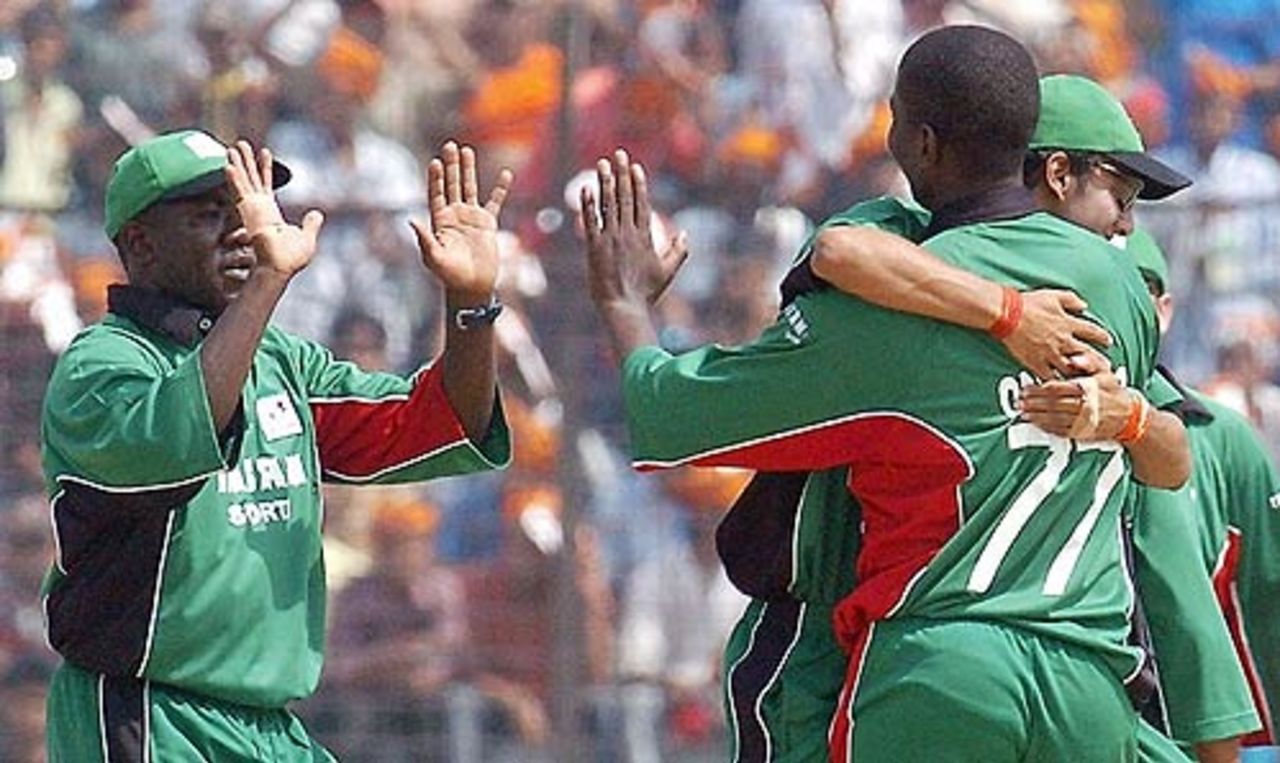 Kenya celebrate a strike, Bangladesh v Kenya, 3rd ODI, Fatullah, March 23 2006