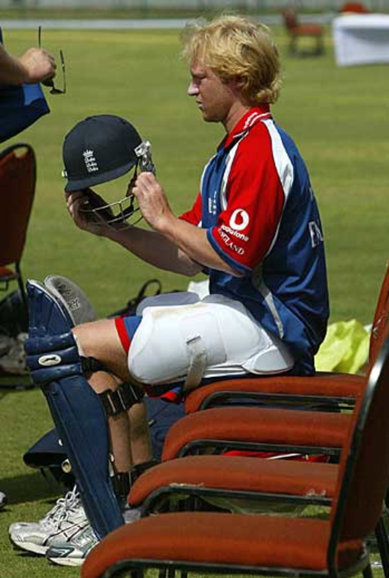 Gareth Batty prepares for a bat in the nets ahead of a one-day warm-up match, Jaipur, March 23, 2006