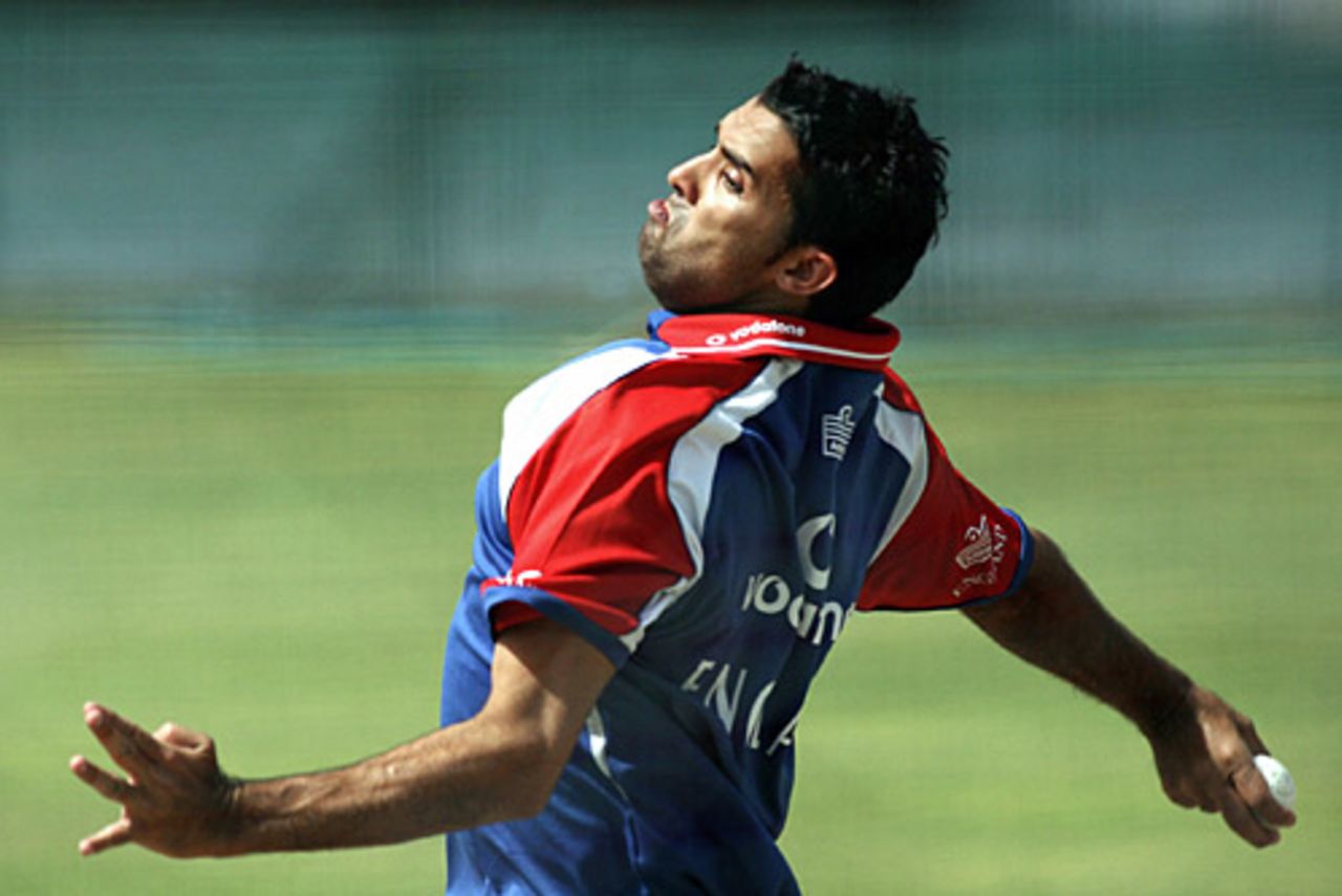 Kabir Ali bends his back ahead of England's one-day warm-up match on Saturday, Jaipur, March 23, 2006