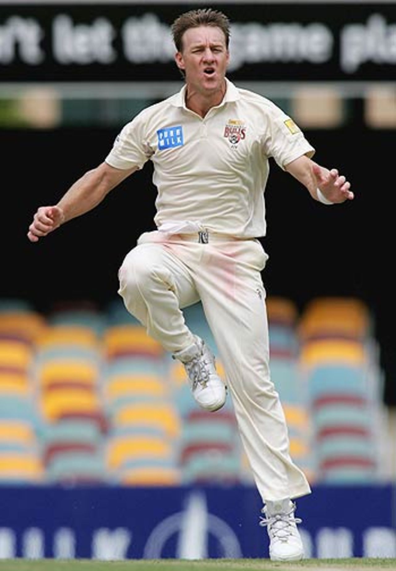 Andy Bichel reacts after nearly getting a wicket, Queensland v Victoria, Pura Cup final, 1st day, Brisbane, March 24, 2006