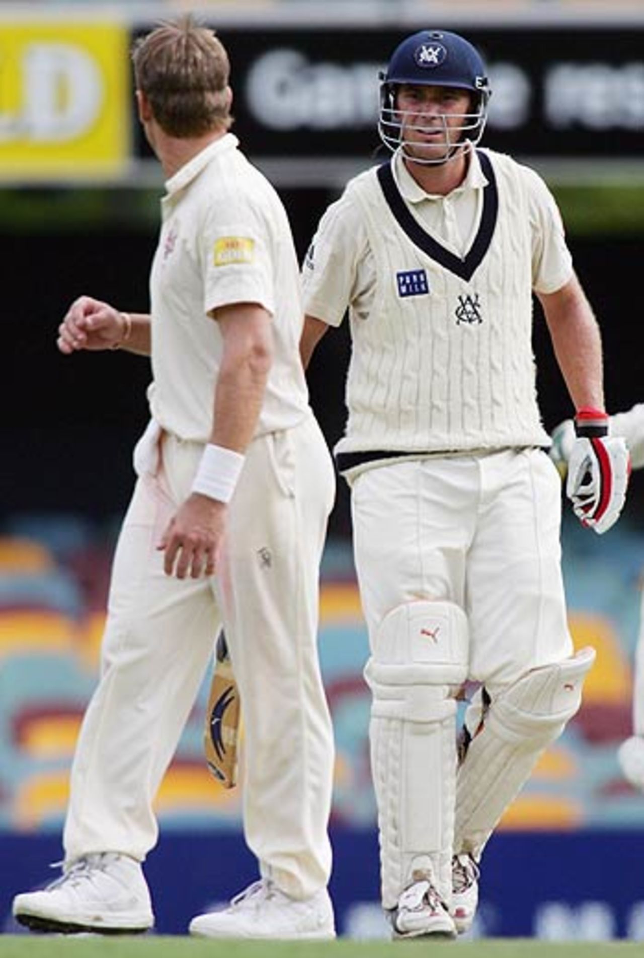 Andy Bichel and Nick Jewell exchange stares, Queensland v Victoria, Pura Cup final, 1st day, Brisbane, March 24, 2006