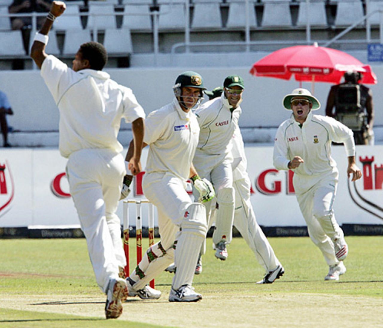 Makhaya Ntini removes Matthew Hayden for a duck with his second ball, South Africa v Australia, 2nd Test, 1st day, Durban, March 24, 2006