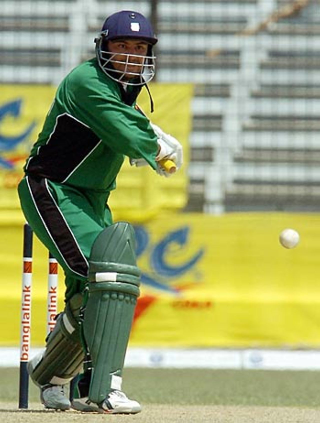 Hitesh Modi formed a valuable stand with Steve Tikolo, adding 95 in 20 overs, Bangladesh v Kenya, 4th ODI, Fatullah, March 25, 2006