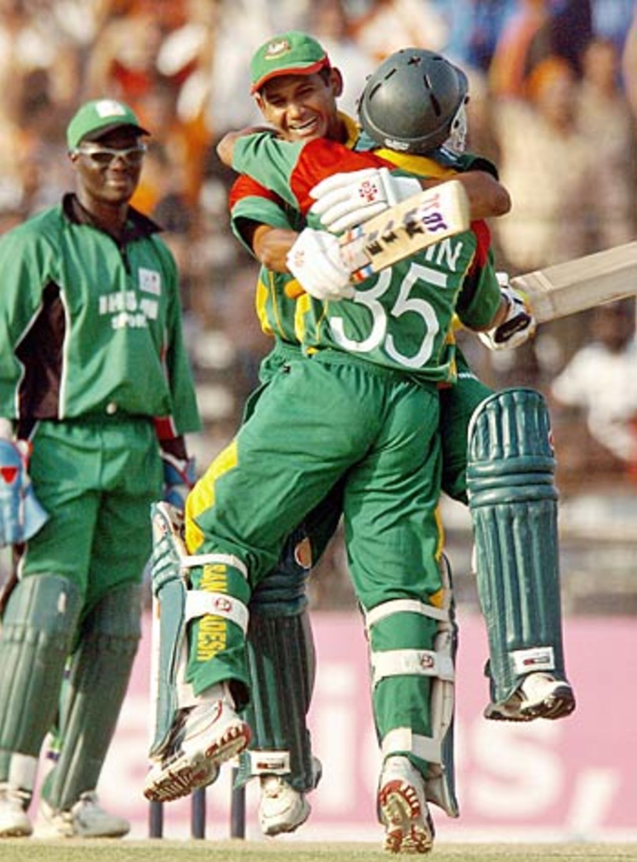 Rajin Saleh and Habibul Bashar jump for joy after completing a 4-0 series win, Bangladesh v Kenya, 4th ODI, Fatullah, March 25, 2006