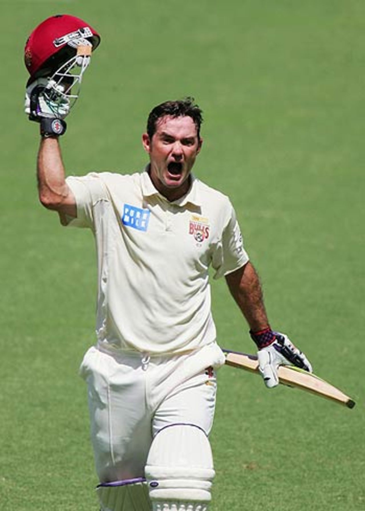 Jimmy Maher lets out a roar after reaching his double hundred, Queensland v Victoria, Pura Cup final, 3rd day, Brisbane, March 26, 2006