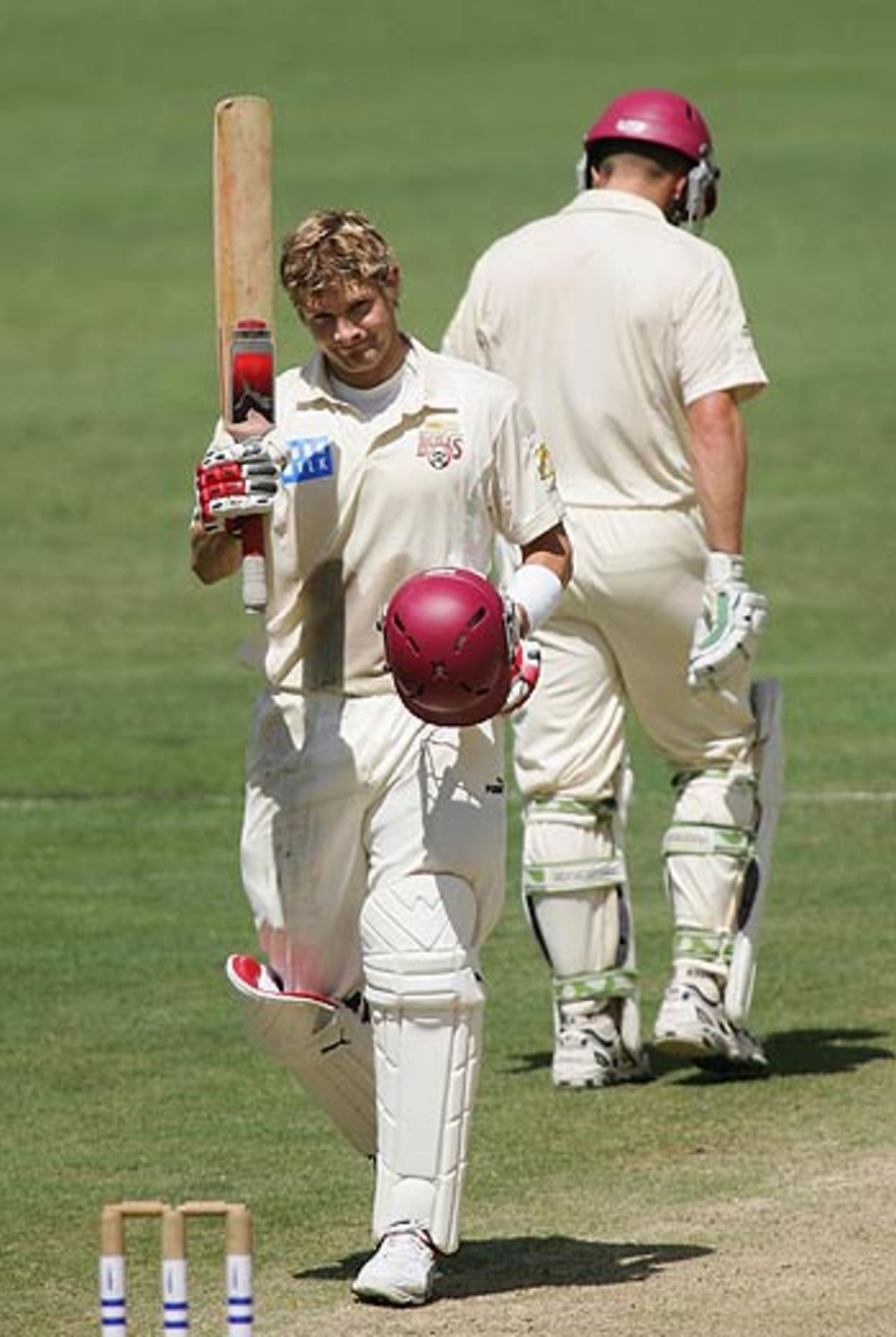 Shane Watson brings up his hundred, Queensland v Victoria, Pura Cup final, Brisbane, 4th day, March 27, 2006