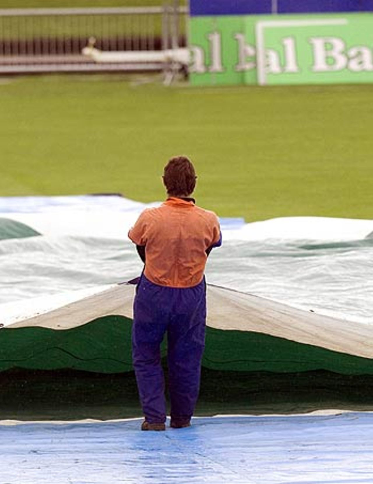 A groundsman brings on the covers at Napier, New Zealand v West Indies, 3rd Test, Napier, 4th day, March 28, 2006