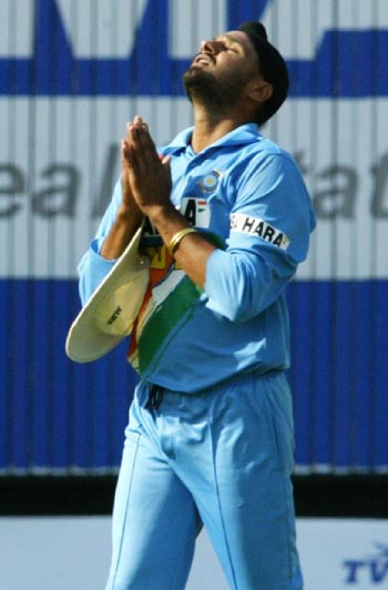 Harbhajan Singh is a happy man after picking up the Man-of-the-Match award, India v England, 1st ODI, New Delhi, March 28 2006