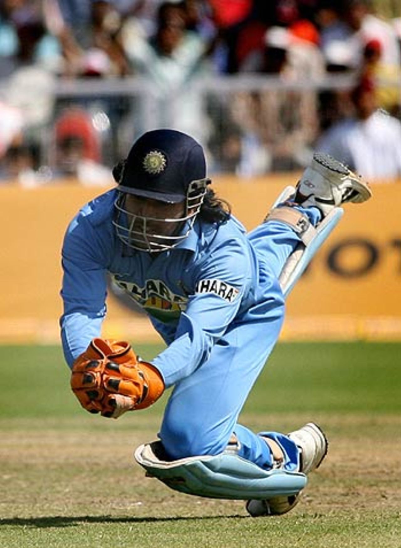 Mahendra Singh Dhoni pulls off a brilliant catch to dismiss Owais Shah, India v England, 2nd ODI, Faridabad, March 31, 2006