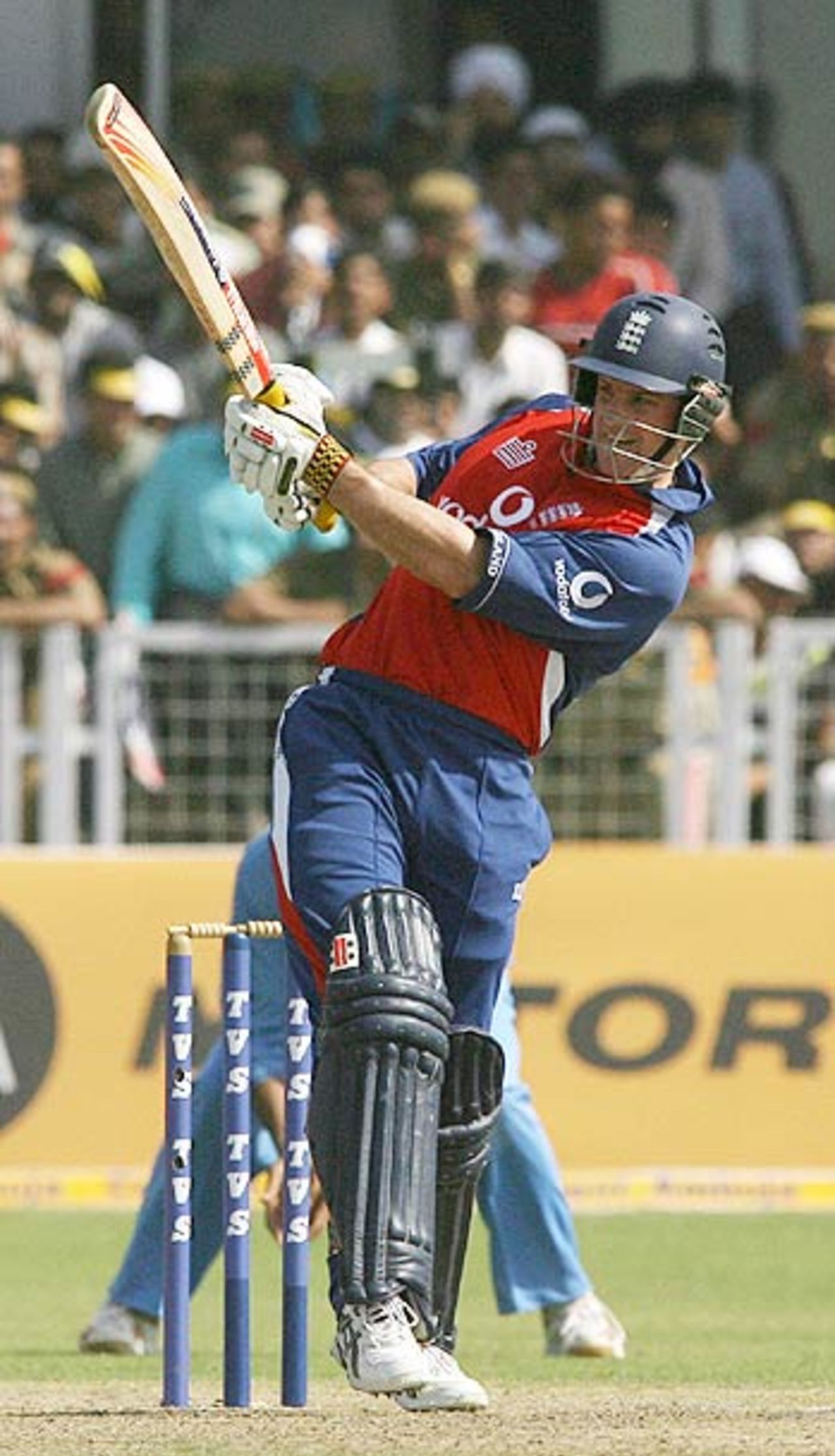 Andrew Strauss led England's charge despite two early wickets, India v England, 2nd ODI, Faridabad, March 31, 2006