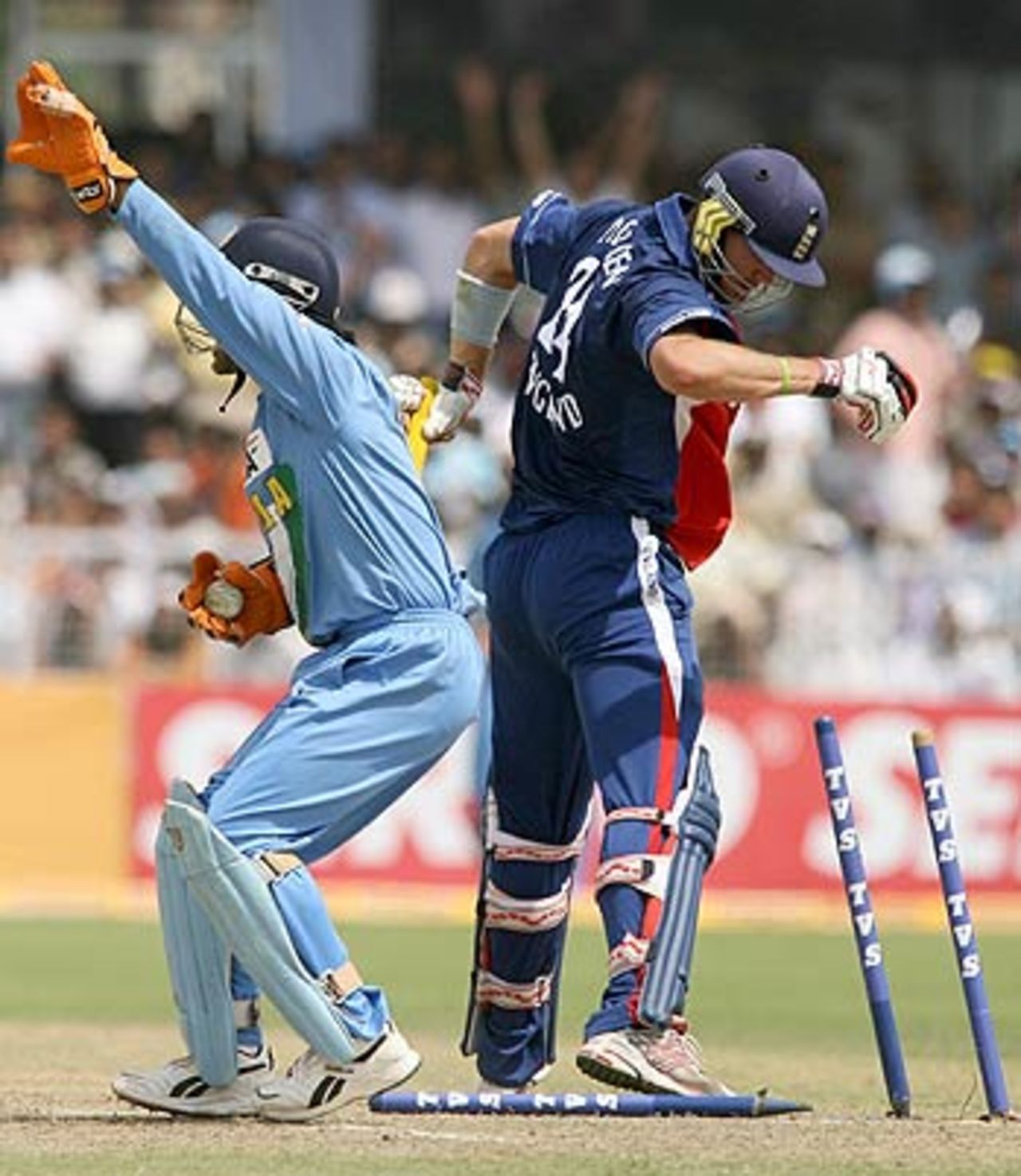 Mahendra Singh Dhoni makes an unsuccessful stumping against Kevin Pietersen, India v England, 2nd ODI, Faridabad, March 31, 2006