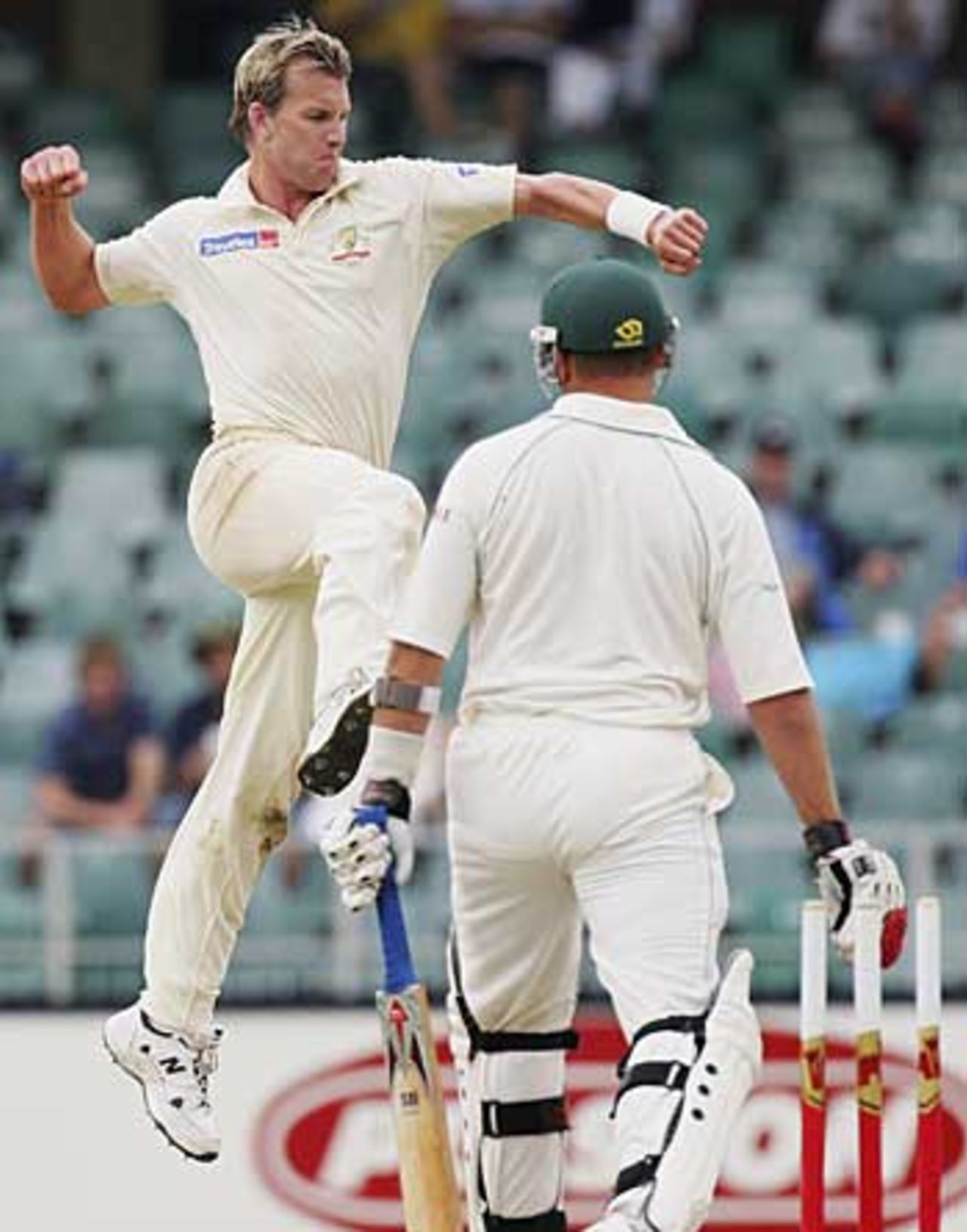 Brett Lee celebrates bowling Jacques Kallis, South Africa v Australia, 3rd Test, Johannesburg, March 31, 2006
