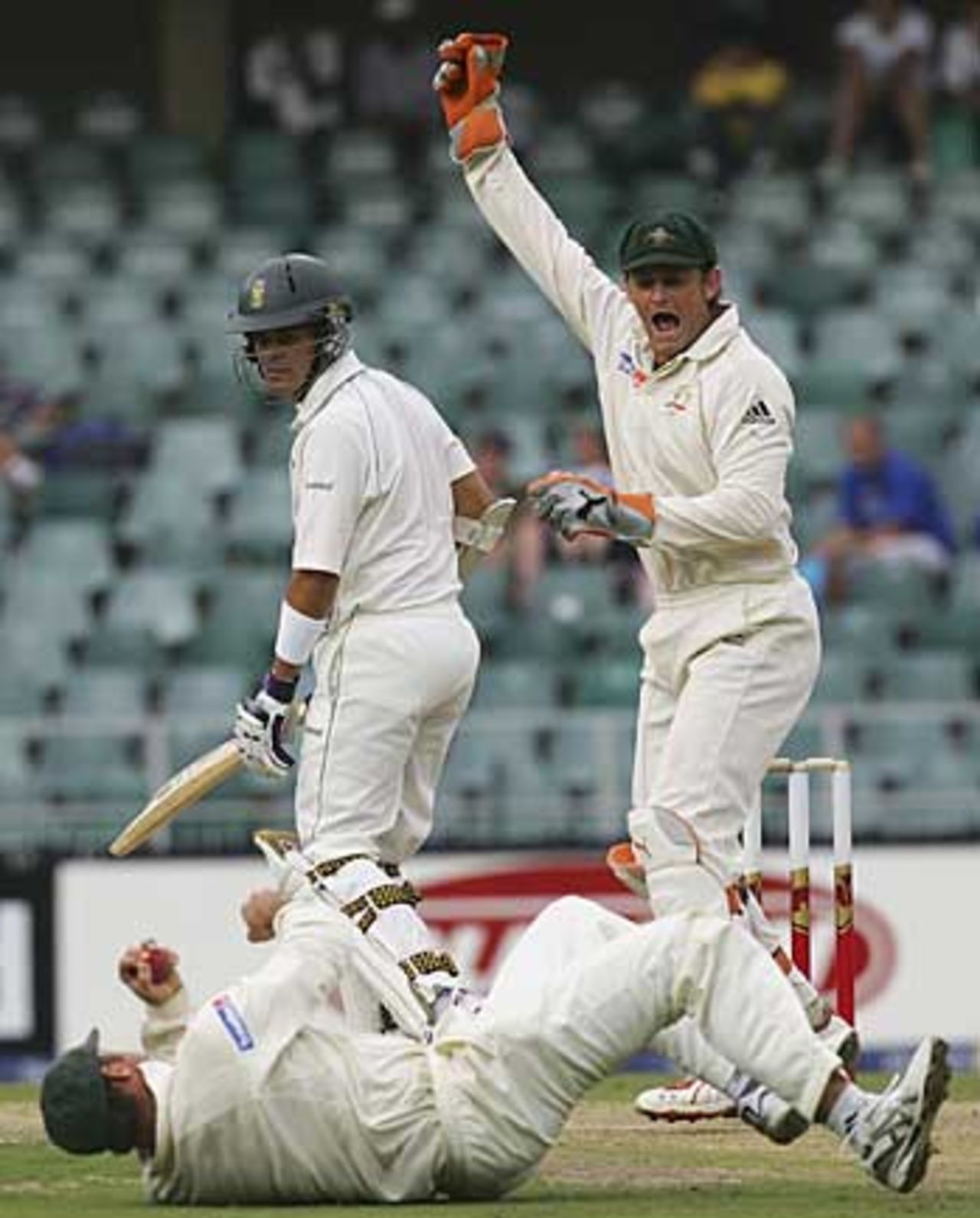 Matthew Hayden takes a sharp catch at slip to dismiss Jacques Rudolph, South Africa v Australia, 3rd Test, Johannesburg, March 31, 2006
