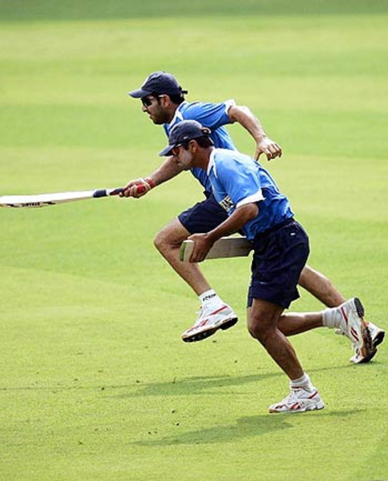 Rahul Dravid and Yuvraj Singh do the hard yards, Goa, April 2, 2006