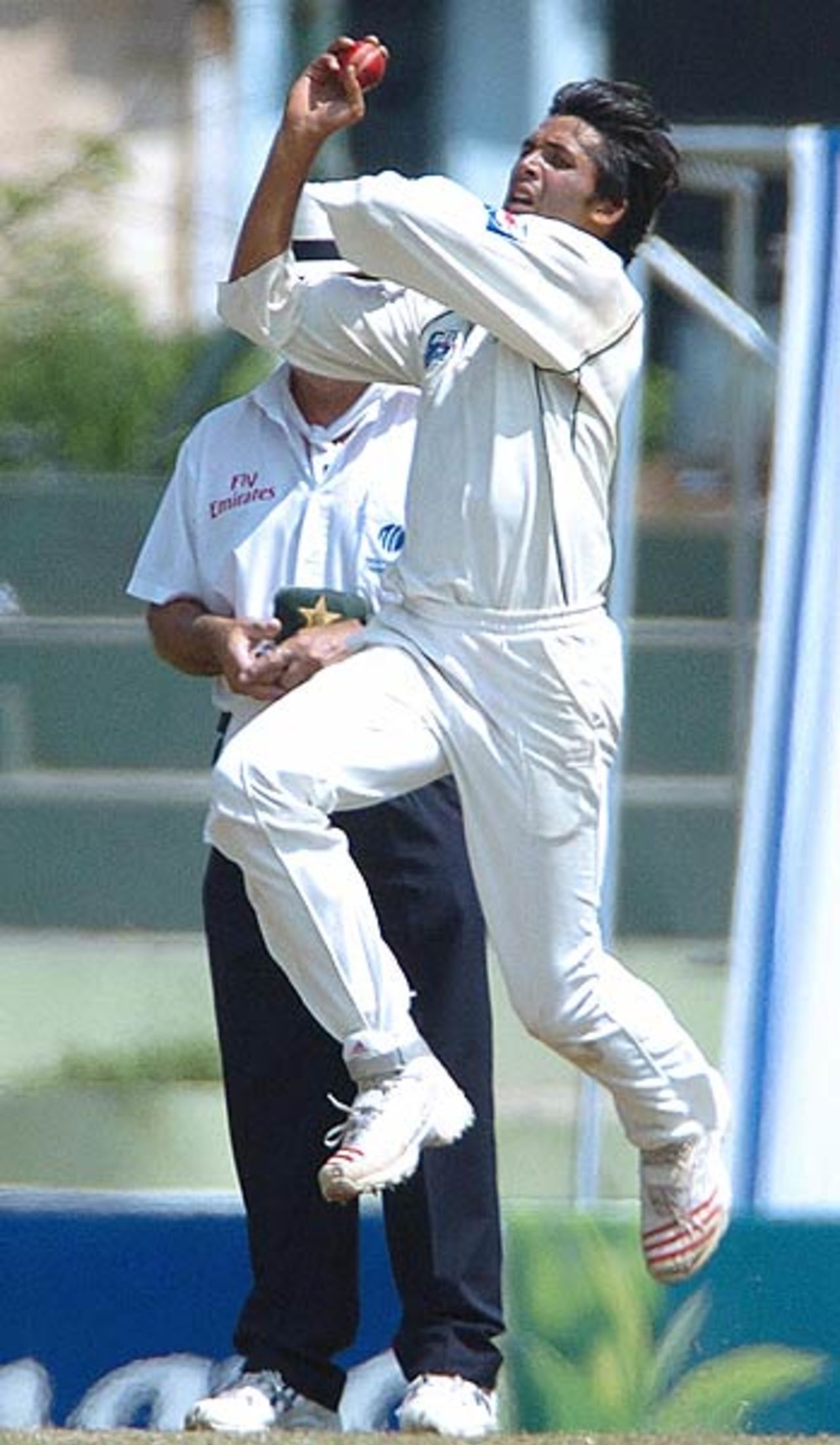 Mohammad Asif picked up 6 for 44 to help bowl Sri Lanka out for 279, Sri Lanka v Pakistan, 2nd Test, Kandy, 2nd day, April 4, 2006