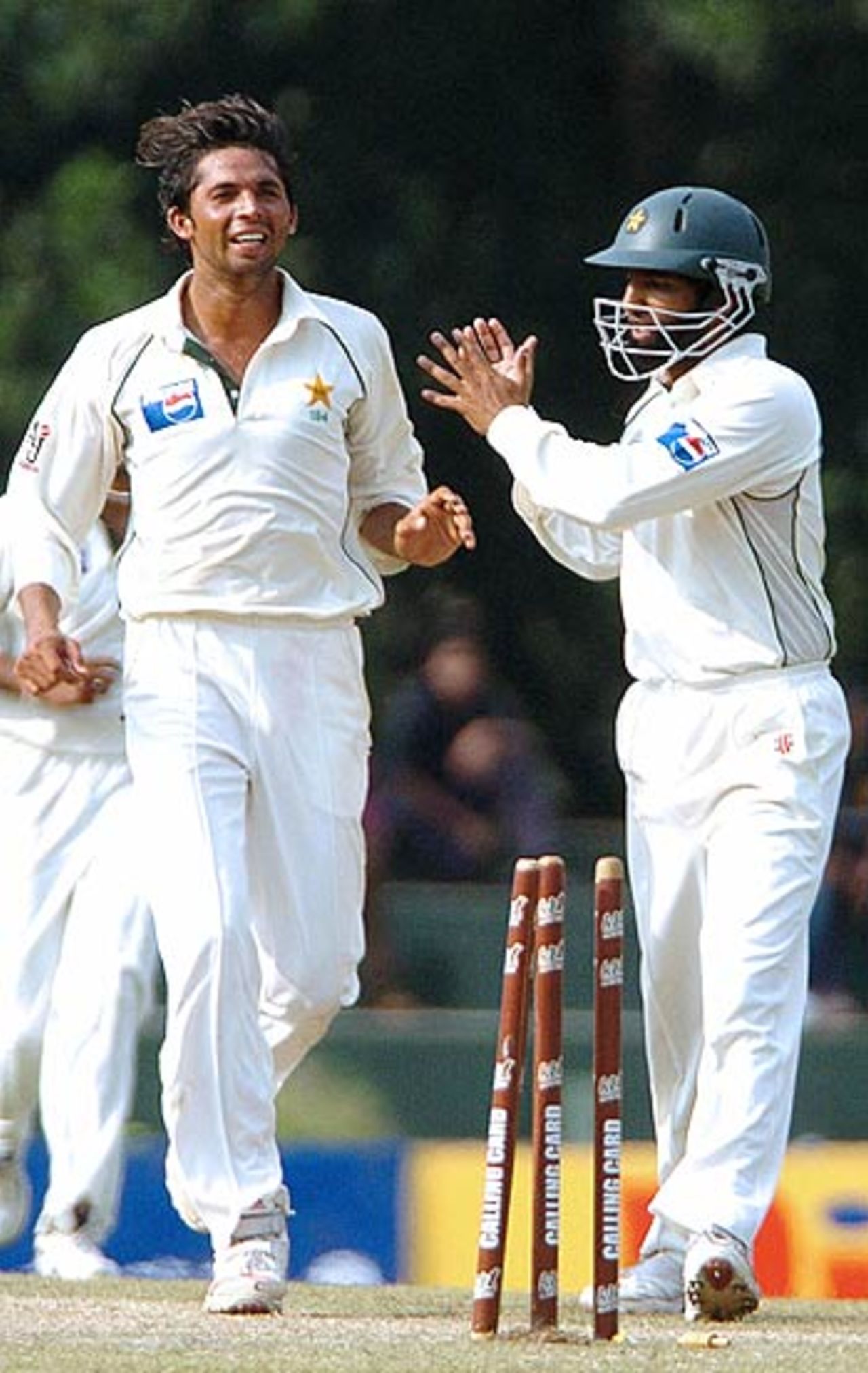 Mohammad Asif nails his first victim as Mohammad Yousuf looks on, Sri Lanka v Pakistan, 2nd Test, Kandy, 2nd day, April 4 2006