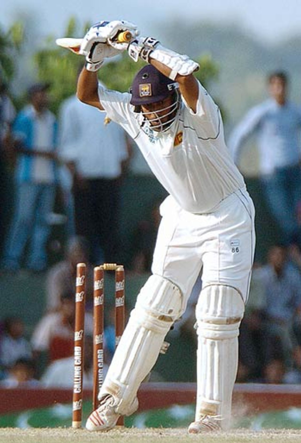 Thilan Samaraweera shoulders arms to Mohammad Asif, Sri Lanka v Pakistan, 2nd Test, Kandy, 2nd day, April 4 2006