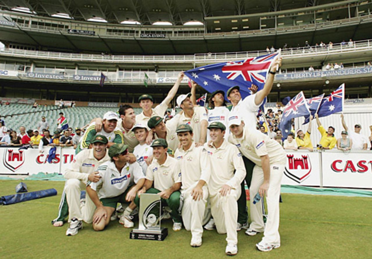 The victorious Australia team after beating South Africa, South Africa v Australia, 3rd Test, Johannesburg, 5th day, April 4, 2006