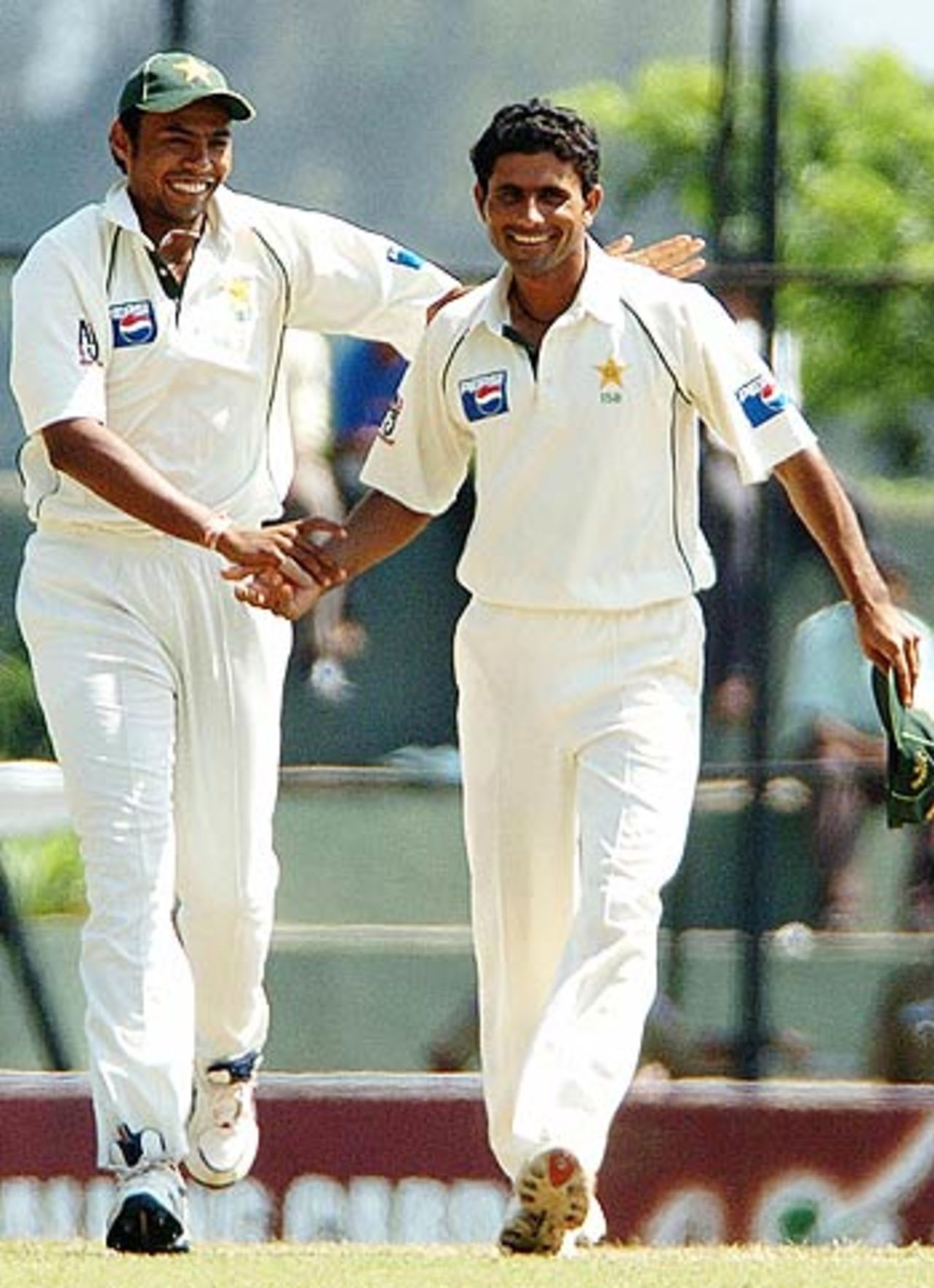 Danish Kaneria congratulates Abdul Razzaq on finishing the Sri Lankan innings, Sri Lanka v Pakistan, 2nd Test, Kandy, 3rd day, April 5, 2006