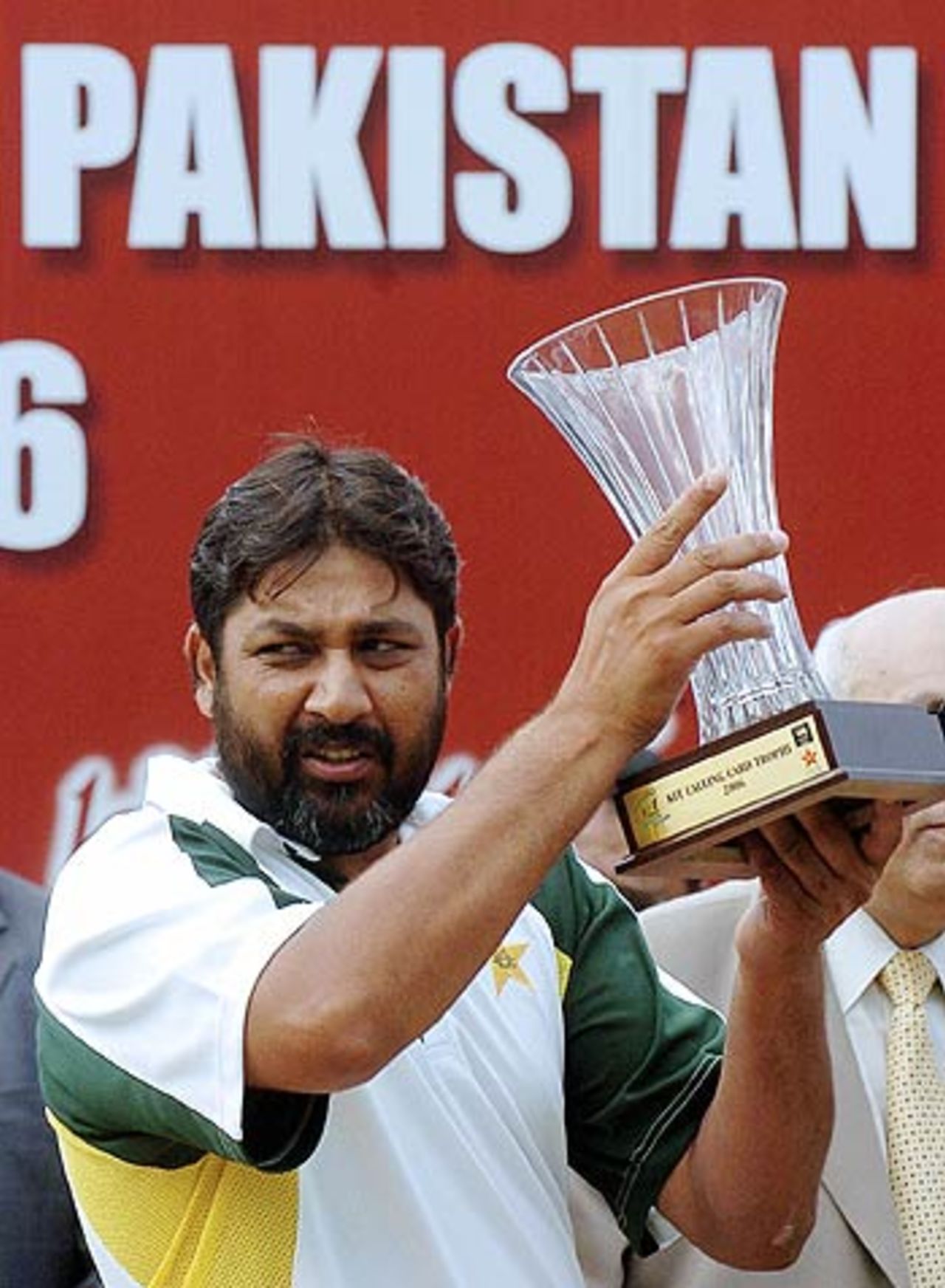 Inzamam-ul-Haq poses with the trophy after Pakistan won the series, Sri Lanka v Pakistan, 2nd Test, Kandy, 3rd day, April 5, 2006