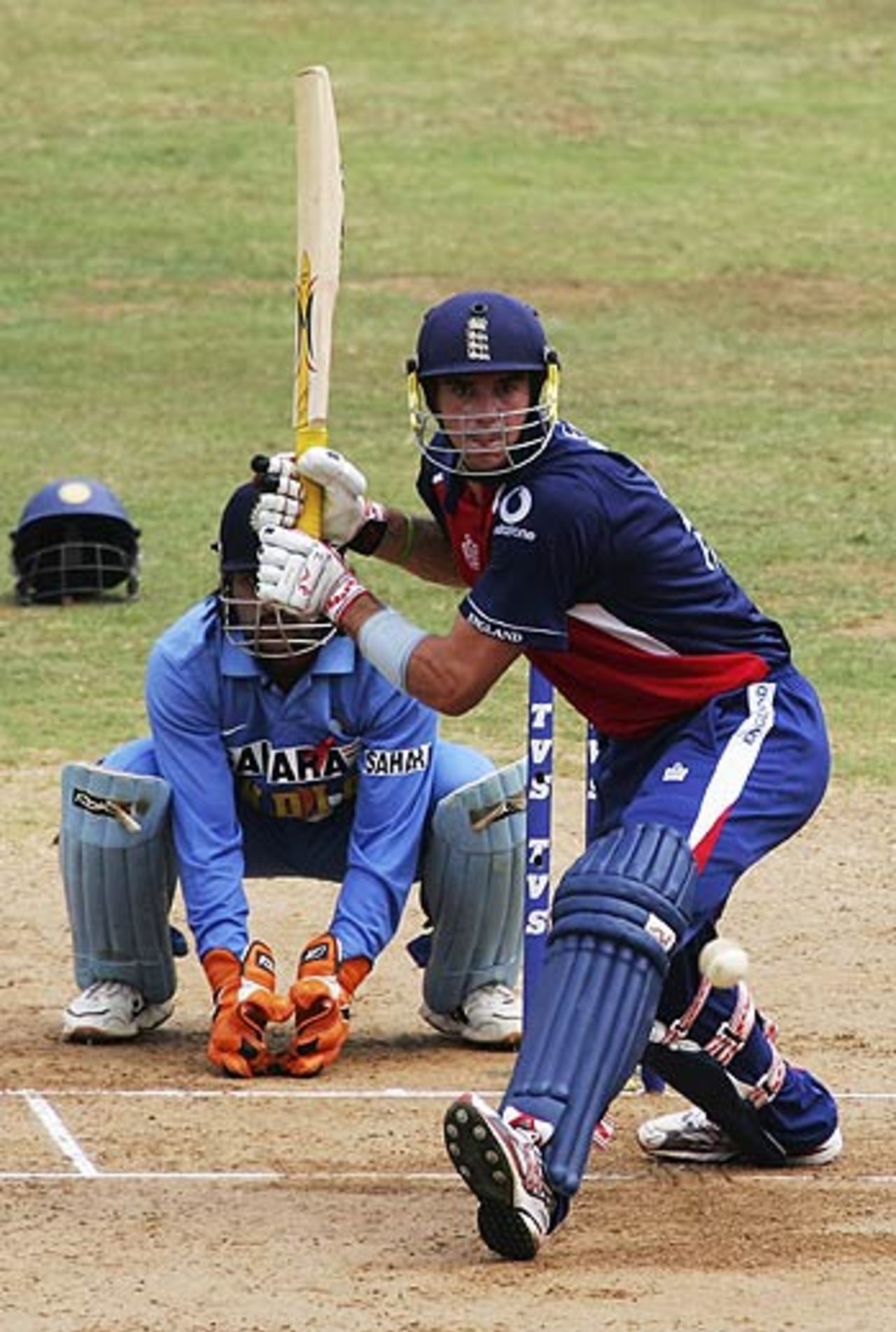 Kevin Pietersen winds up to sweep, India v England, 4th ODI, Kochi, April 6, 2006