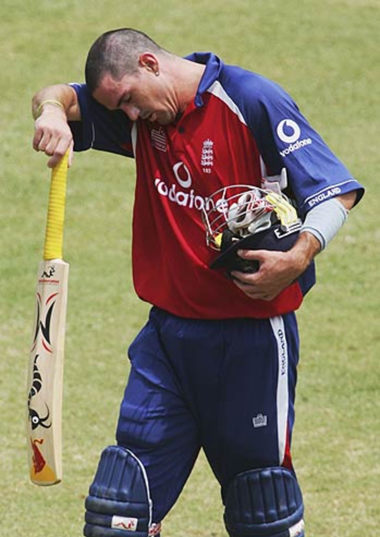 Kevin Pietersen holed out for 77, India v England, 4th ODI, Kochi, April 6, 2006