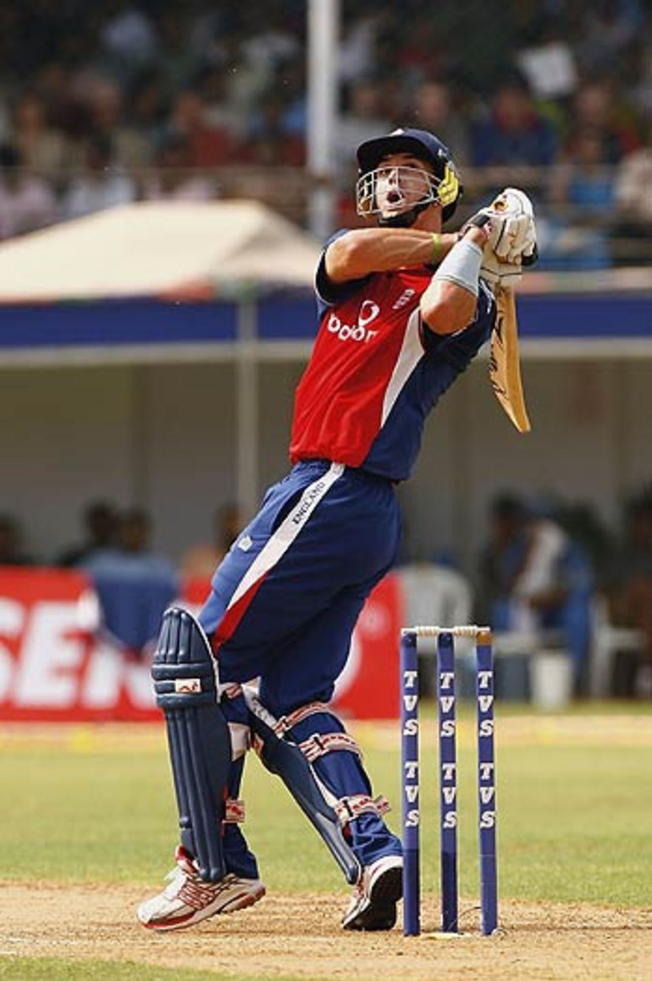 Kevin Pietersen hooks for six, India v England, 4th ODI, Kochi, April 6, 2006