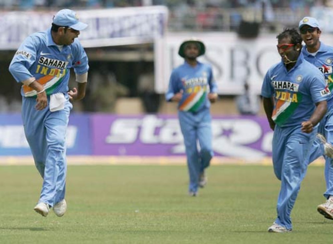 Yuvraj Singh and Ramesh Powar strutt their stuff, India v England, 4th ODI, Kochi, April 6, 2006
