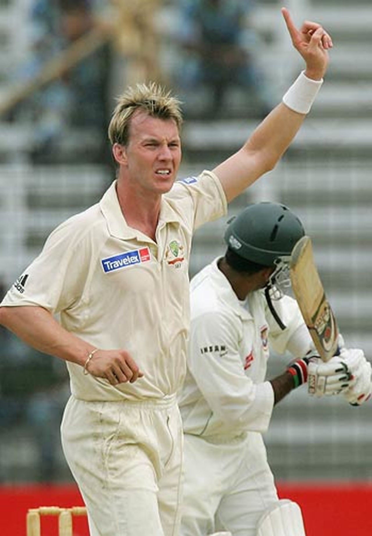 Brett Lee appeals unsuccessfully against Javed Omar, Bangladesh v Australia, 1st Test, Fatullah, April 9, 2006