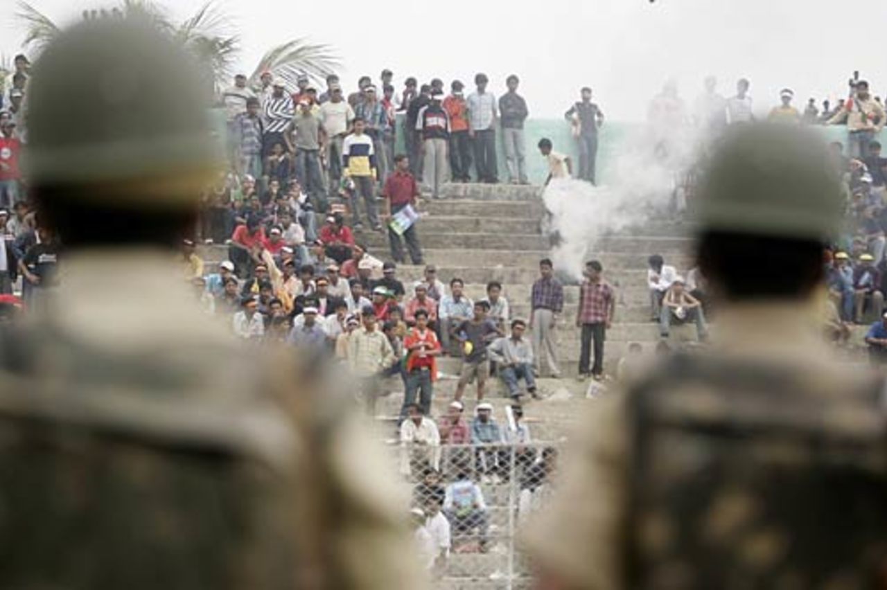 Fans let out their ire as police stand guard, India v England, 5th ODI, Guwahati,  April 8, 2006