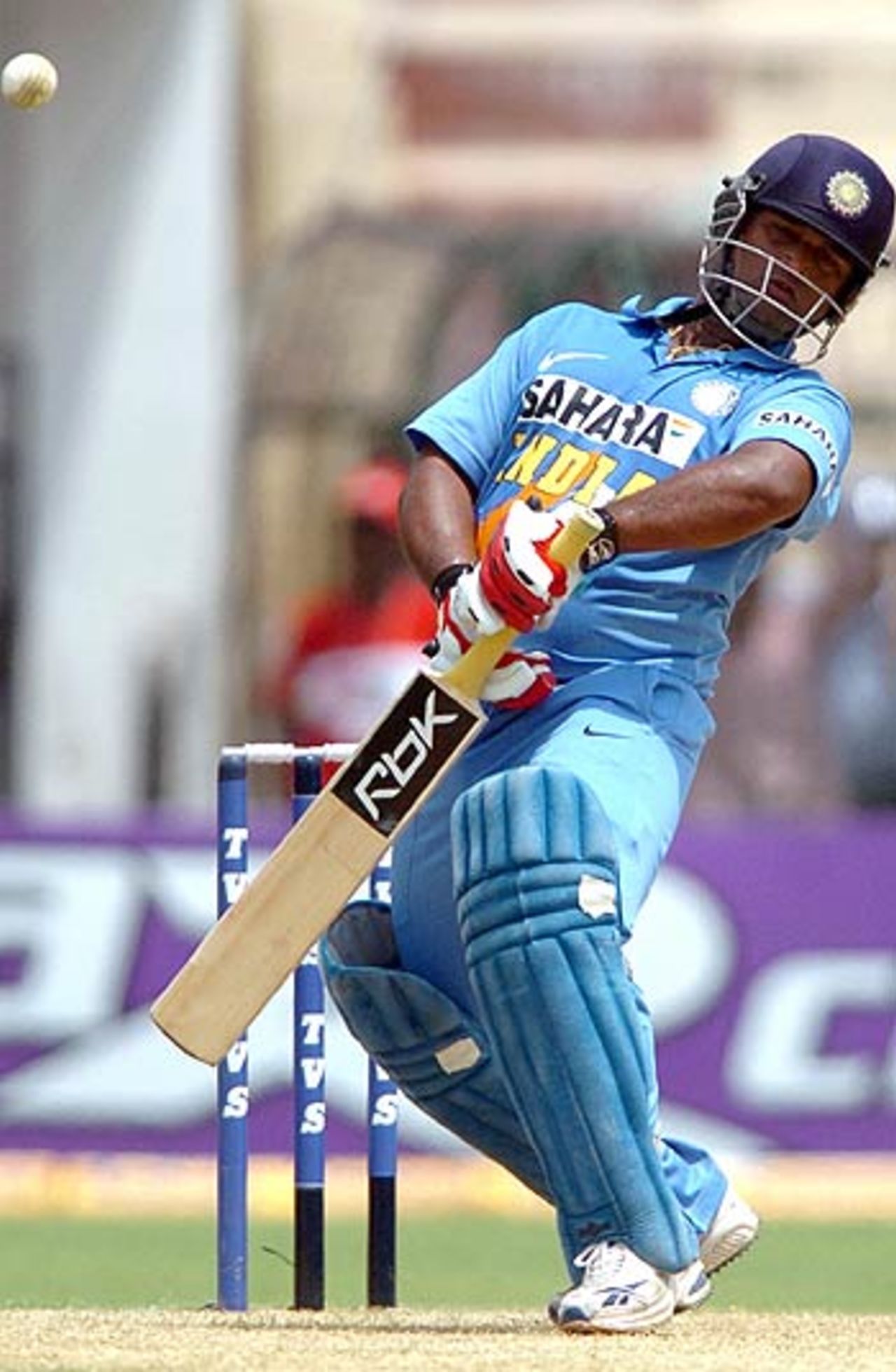 Ramesh Powar avoids a bouncer, India v England, 6th ODI, Jamshedpur, April 12, 2006