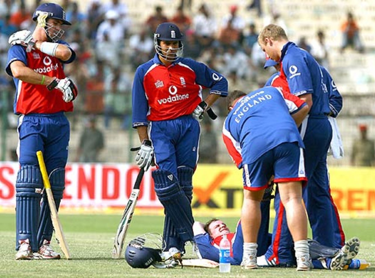 Andrew Strauss gets treated for cramps, India v England, 6th ODI, Jamshedpur, April 12, 2006
