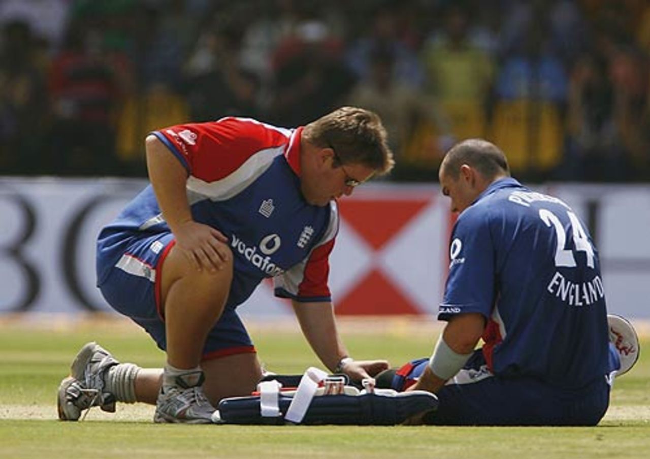 Kevin Pietersen seeks treatment from Dean Conway midway through his innings, India v England, 7th ODI, Indore, April 15 2006
