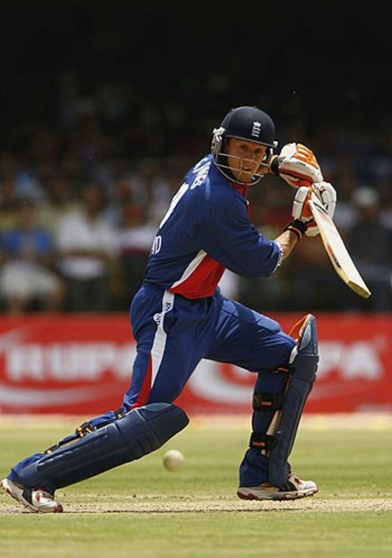 Geraint Jones keeps the scoreboard ticking,  India v England, 7th ODI, Indore, April 15 2006