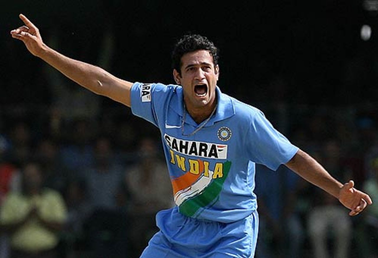 Irfan Pathan seeks a clarification, India v England, 7th ODI, Indore, April 15 2006 
