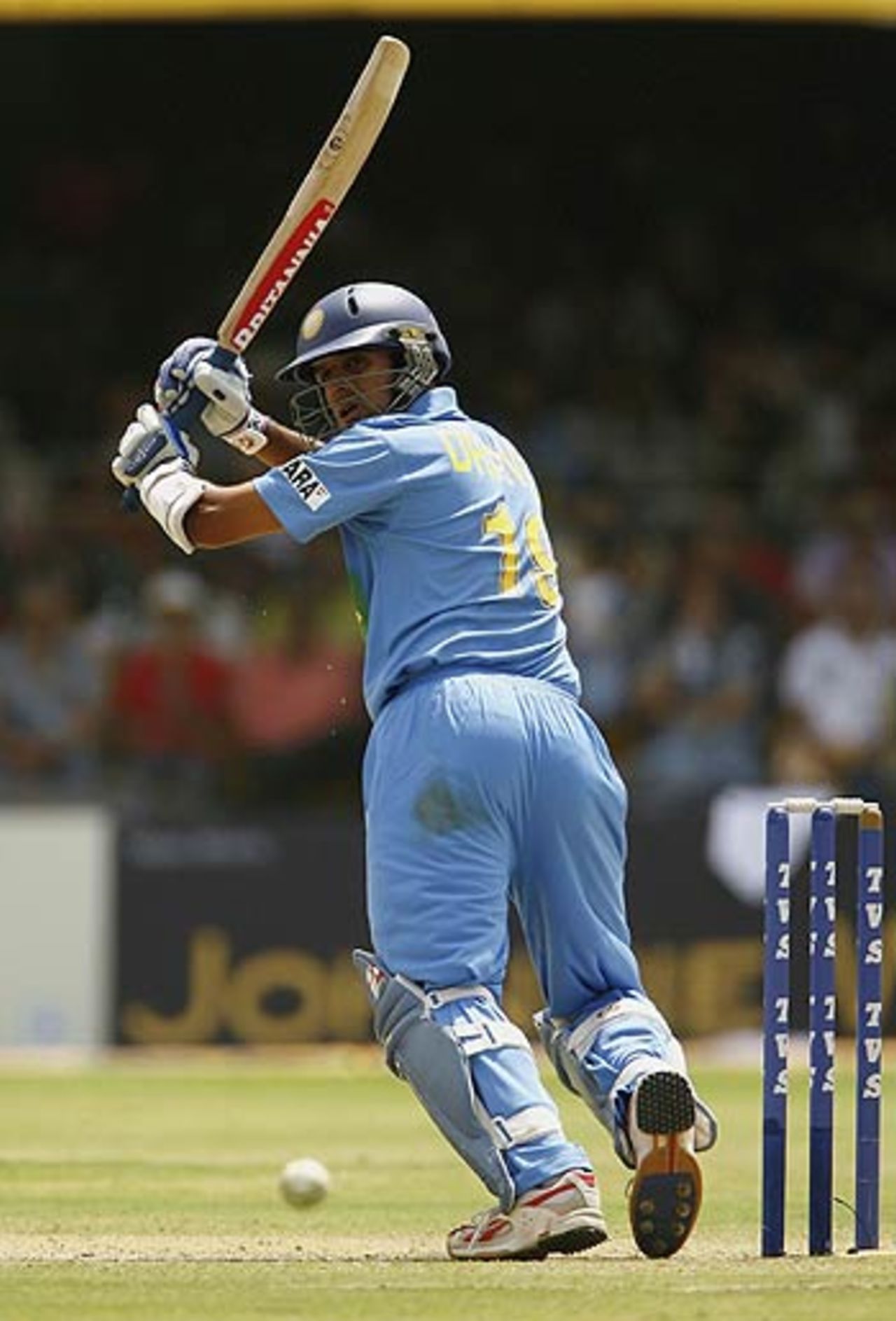 Rahul Dravid pounces on some wayward bowling down the leg side, India v England, 7th ODI, Indore, April 15 2006