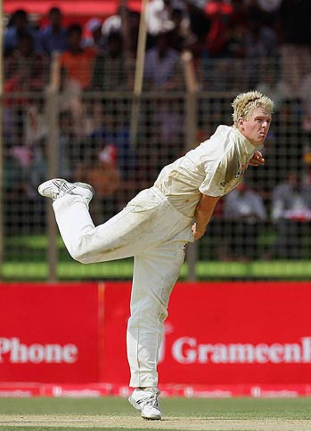 Dan Cullen bowls on Test debut, Bangladesh v Australia, 2nd Test, Chittagong, 1st day, April 16, 2006