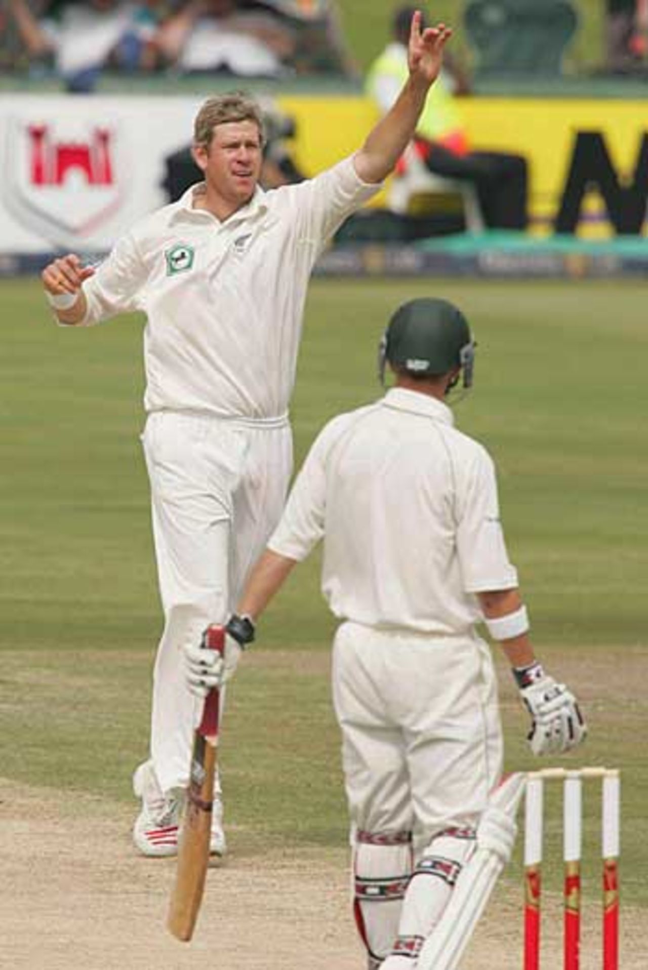 Jacob Oram removes Boeta Dippenaar, South Africa v New Zealand, 1st Test, Centurion Park, April 17, 2006
