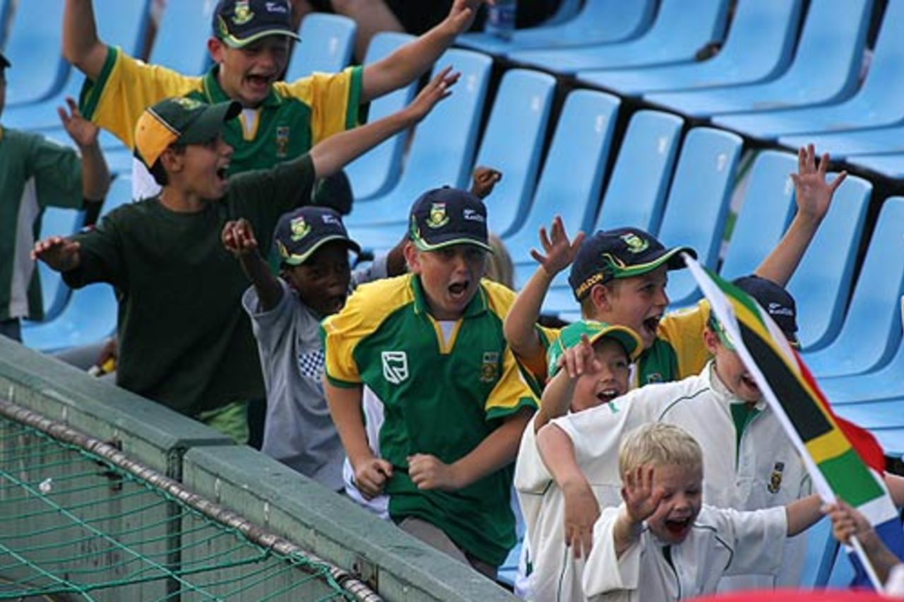 Young fans amuse themselves at Centurion, South Africa v New Zealand, 1st Test, Centurion, 3rd day, April 17 2006