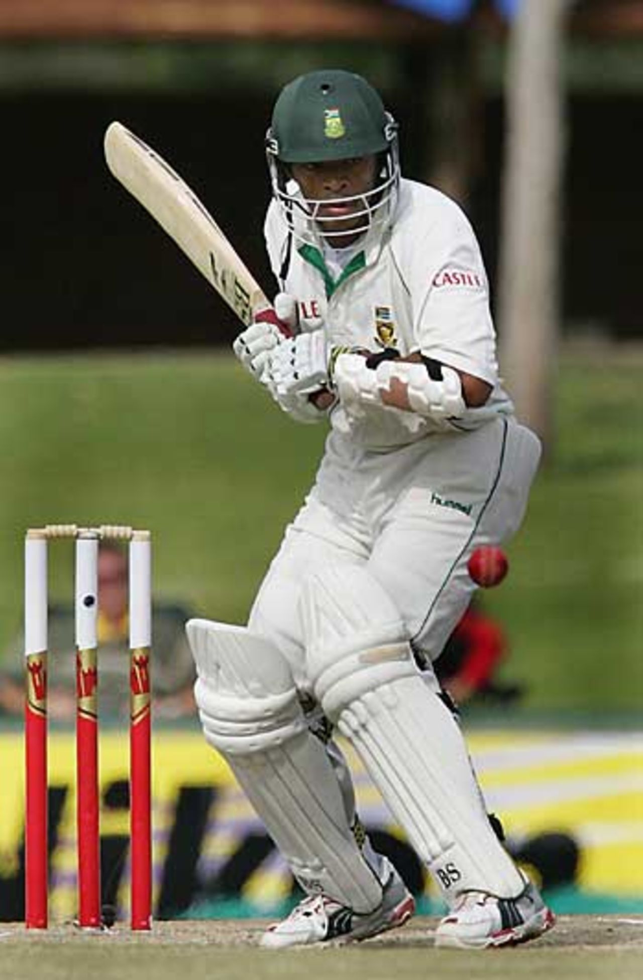 Makhaya Ntini keeps his eye on the ball, South Africa v New Zealand, 1st Test, Centurion Park, April 18, 2006