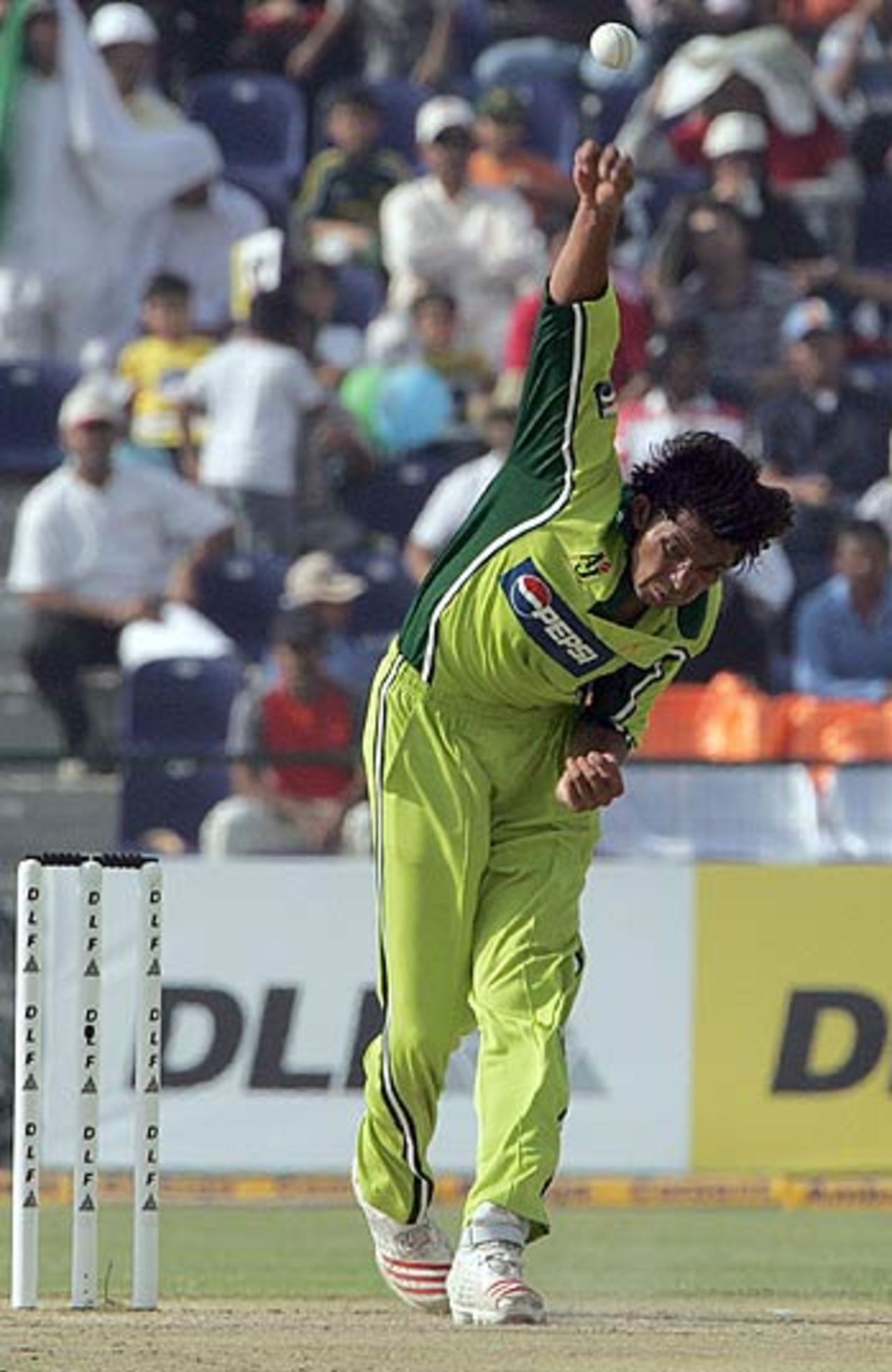 Mohammad Asif began with two maidens at Abu Dhabi, India v Pakistan, 2nd ODI, DLF Cup, Abu Dhabi, April 19, 2006