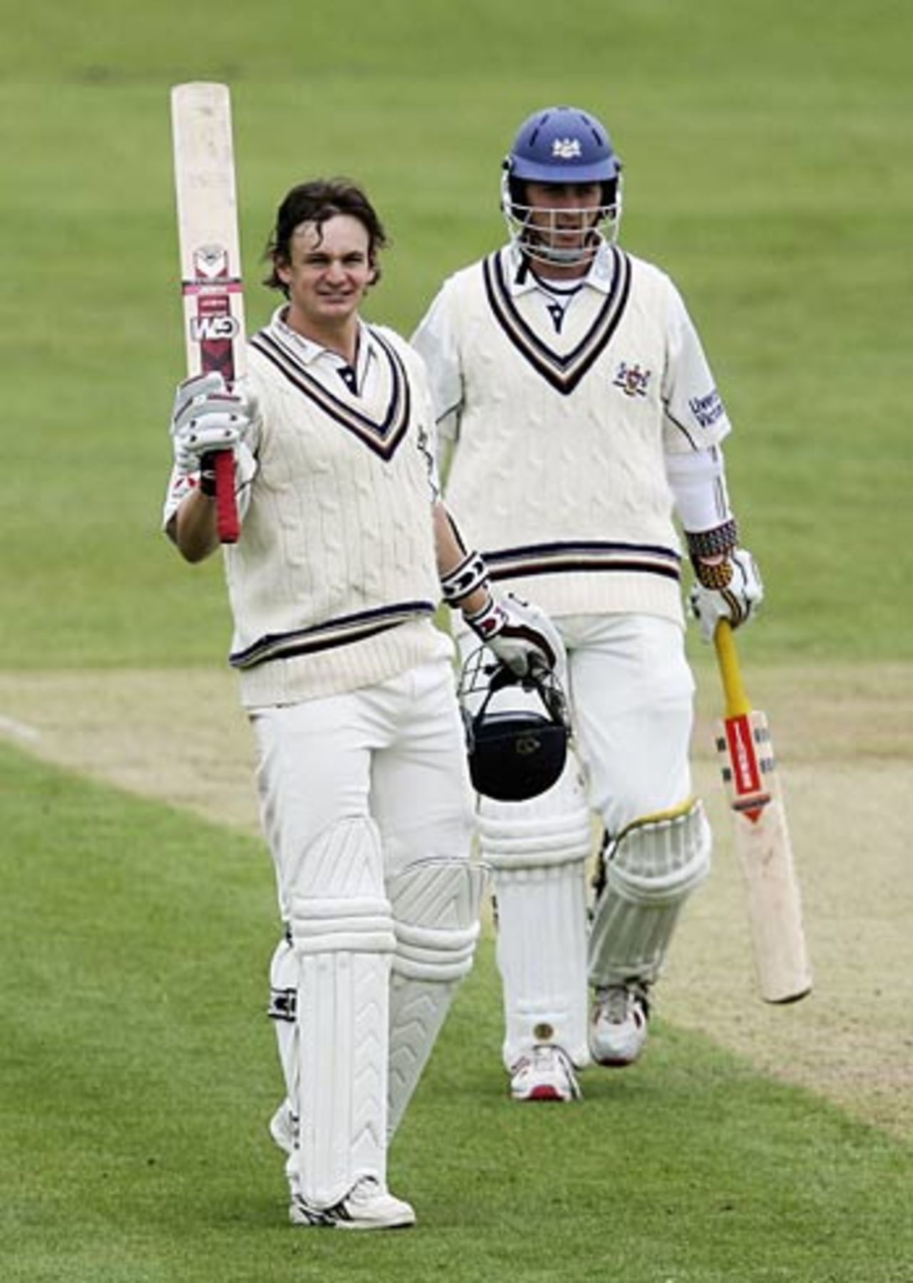 Alex Gidman reaches his century against Somerset as Gloucestershire pile up the runs, Gloucestershire v Somerset, Bristol, April 19, 2006