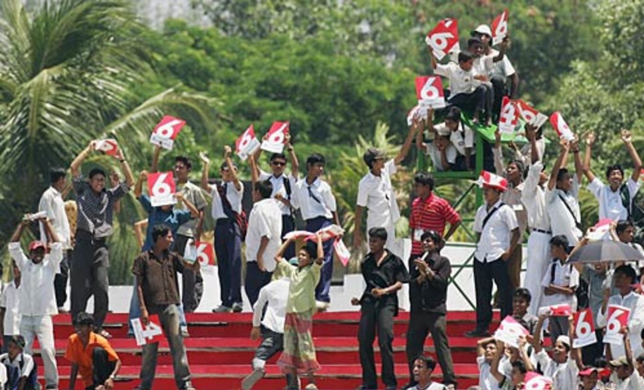 The Big Bang - the fans love it as Mohammad Rafique creams six after six, Bangladesh v Australia, 2nd Test, Chittagong, 5th day, April 20 2006