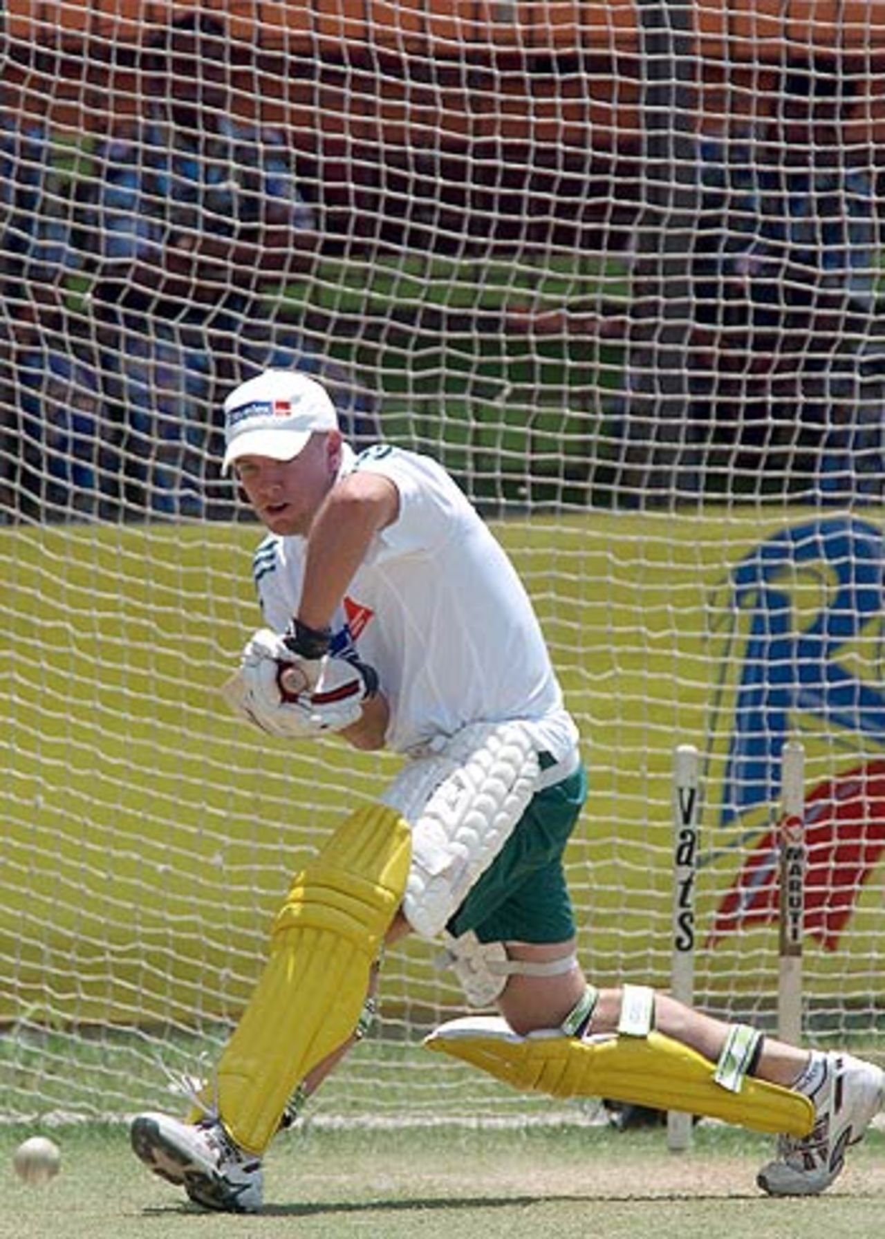 James Hopes gears up for the first ODI against Bangladesh, Chittagong, 21 April 2006
